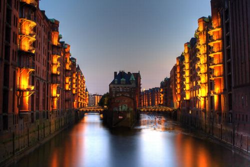 Speicherstadt in Hamburg bei Nacht