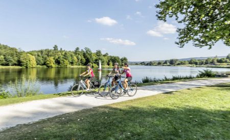Malerische Impressionen: Das Ellwanger Seenland kann man besonders gut auf dem Fahrrad entdecken