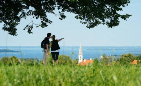 In der Region Chiemsee-Alpenland spielt die Natur eine genussvolle Doppelrolle