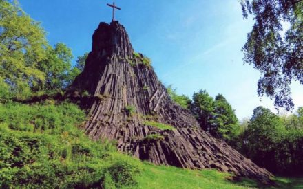 Mystischer Druidenstein, mächtige Burgen und schöne Aussichten